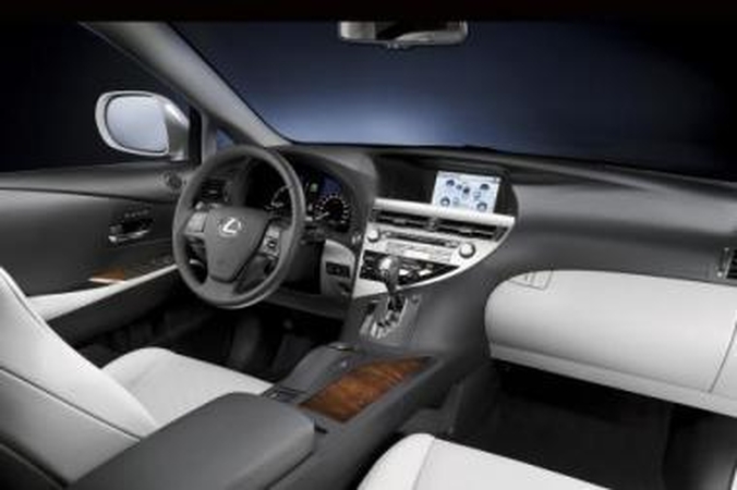 Pripažinimas: rinkos tyrimų bendrovės "J.D. Power and Associates" atliktoje Jungtinės Karalystės vairuotojų apklausoje "Lexus" į geriausiųjų penketuką patenka ir pirmą vietą užima...