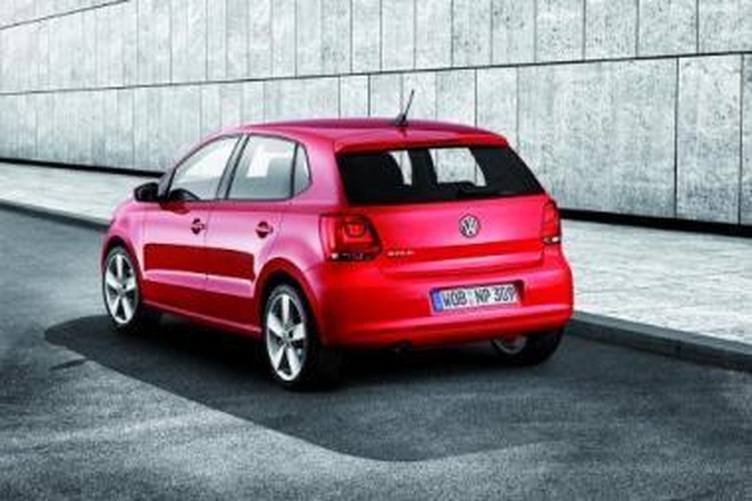 Dilema: "Volkswagen" dizaineriai siūlė kiek agresyvesnį penktos kartos "Polo" stilių, tačiau galų gale buvo pasirinkta nuosaikesnė versija.	Gamintojų nuotr.