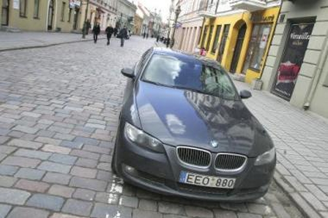 Automobiliai užkimšo Senamiestį