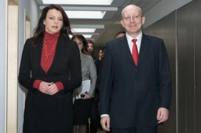 Nuoskaudos: nuo paauglystės su tėvu nebendraujanti I.Valinskienė prisipažino seniai atleidusi tėvui ir akmens užantyje nenešiojanti.