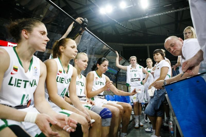 Lietuvos moterų krepšinio rinktinė jau pluša treniruočių stovykloje