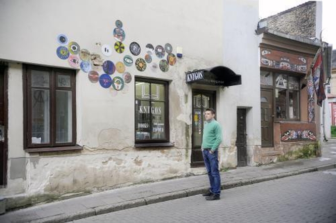 Kompaktinėms plokštelėms – dinozaurų likimas?