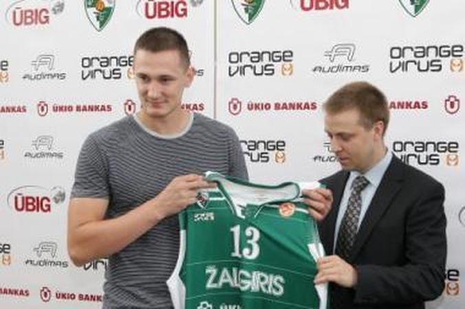 Įdirbis: didžiausias P.Motiejūno (dešinėje) pastangų įvertinimas tarpsezoniu – į "Žalgirį" sugrąžintas P.Jankūnas.