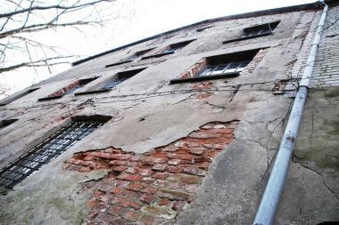 Netikėtumai: apgriuvusį senojo malūno pastatą įsigiję ir jį perstatyti norėję verslininkai nežinojo, kad praėjus mėnesiui po sandėrio jų planai sugrius, o teisybės teks ieškoti teisme.
