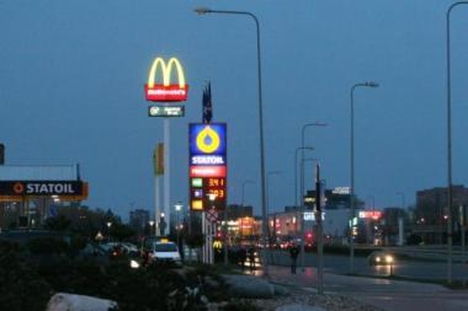 Taupymas: gatvių apšvietimas mieste išjungiamas pusvalandžiu anksčiau.