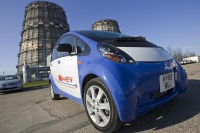 Pionierius: „Mitsubishi i MiEV“ – pirmas serijinei gamybai parengtas elektromobilis, išbandytas Lietuvoje.