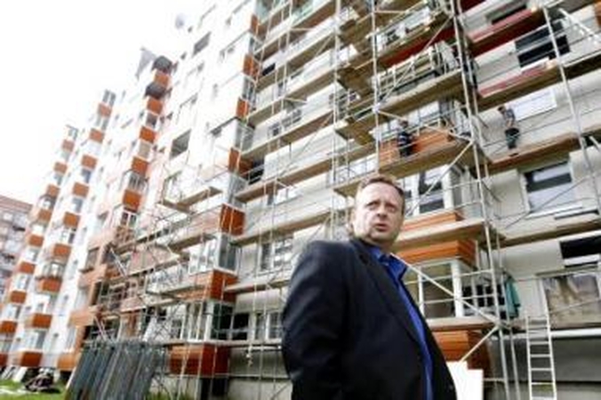 Akibrokštas: S.Remėza tvirtina nesitikėjęs, kad iš pradžių geranoriškai paskolą daugiabučių renovacijai žadėjęs suteikti "Parex" bankas, įpusėjus darbams, skolinti pinigų nebesutiks.