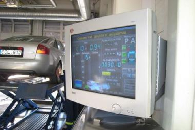 Elektronika: svarbiausi TAS įrenginių – stabdžių ir žibintų patikros stendų, dujų analizatoriaus rodmenys ir t. t. vertinami žmogui nesikišant – tai atlieka kompiuteris.