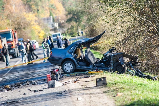 Lietuviai dar neišmoko          vairuoti?