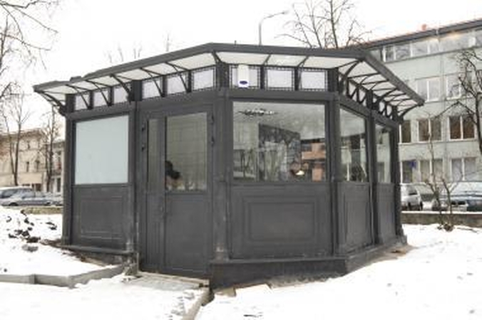 Tualetas už namo kainą