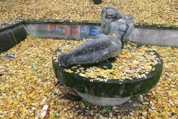 Prie skulptūrų – pagliaudyti saulėgrąžų