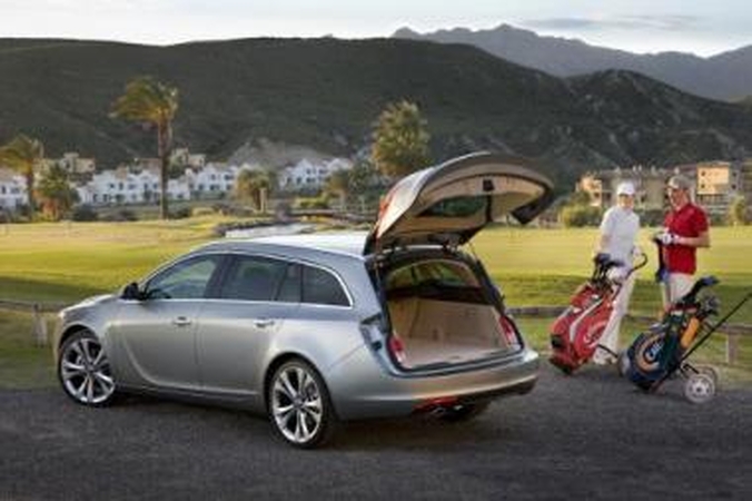 "Opel Insignia Sports Tourer". Geras automobilis blogu laiku