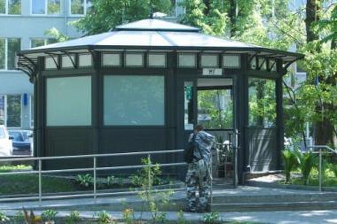 Įprasta: visiems klausiantiems apie tualetą pilies muziejuje darbuotojai tegali patarti leistis žemyn.