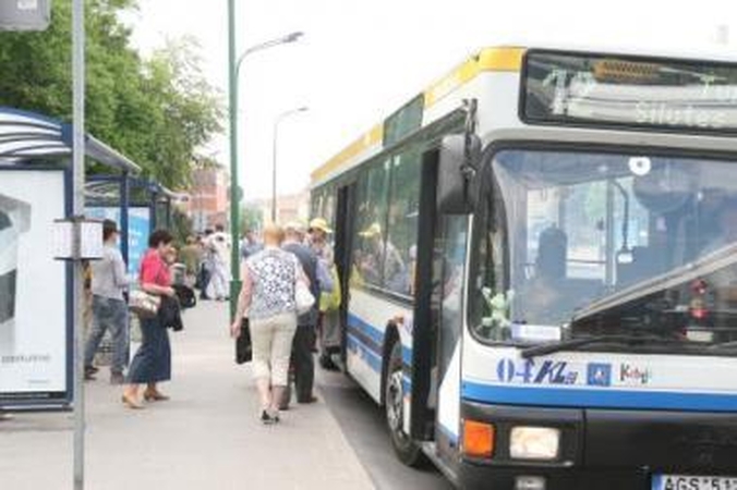 Konfliktai: neretai miestiečiai maršrutiniuose autobusuose santykius aiškinasi nevaldydami pykčio.