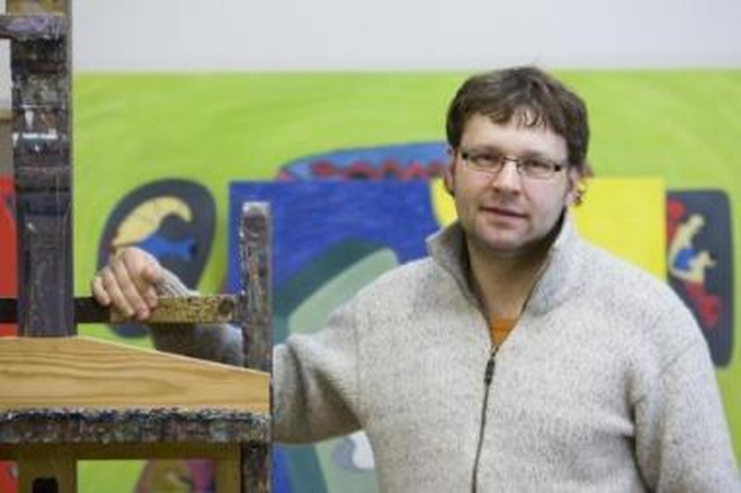 Nuopelnai: menininkas T.Gutauskas Šv. Kristoforo statulėle apdovanotas už visuomenės įtraukimą į kūrybos procesą.