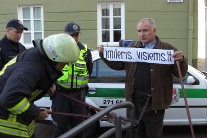 Beprotybė ar politinė agitacija?
