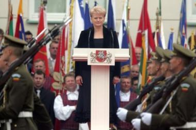 Taktika: ekspertai pastebi, kad D.Grybauskaitė kalba tai, ką nori girdėti visuomenė.