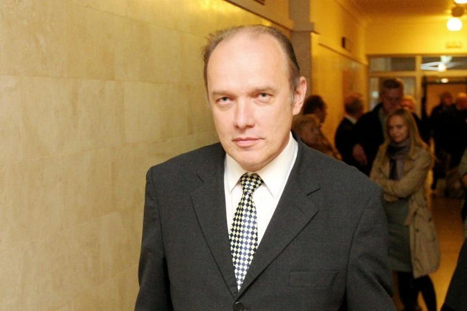 Medikų kyšių   byla             užsitęsė