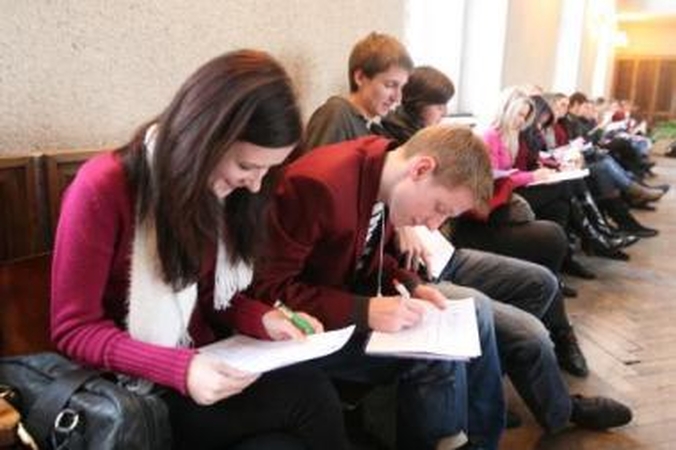 Mainai: užpildę ministerijos atstovų išdalytas anketas, gimnazistai elektroniniu paštu gaus visą reikalingą informaciją apie studijas.