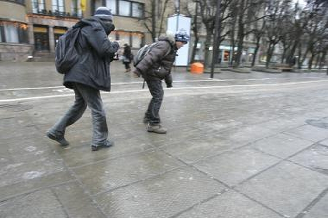Žiema parodė nagus