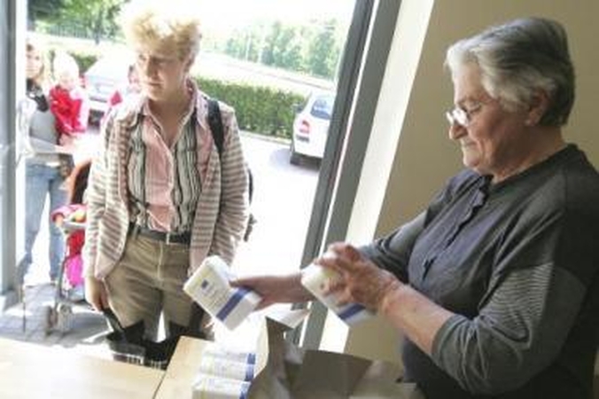 Paklausa: B.Kuckevičienė (dešinėje) dėl didelio paramos gavėjų skaičiaus neturi kada atsipūsti.