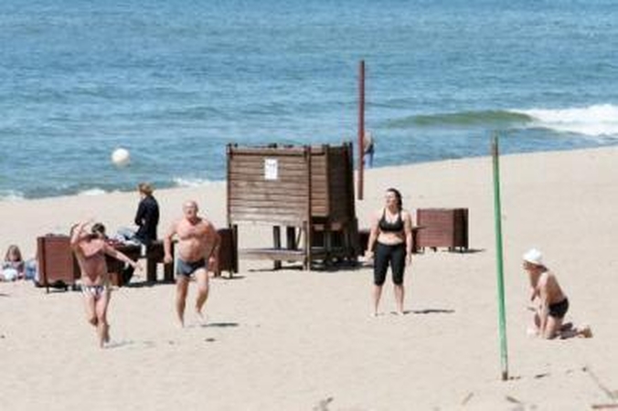 Pramogos: vyraujant šiltiems orams, paplūdimyje verda gyvenimas.