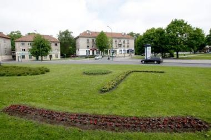 Pražydo: miesto logotipas "Klaipėda laisvu stiliumi" vėl pasipuošė gėlėmis.