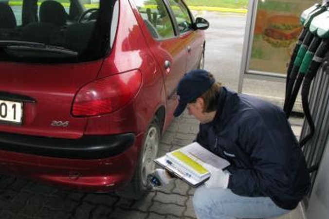 Vairuotojai nekreipia dėmesio į padangų slėgį