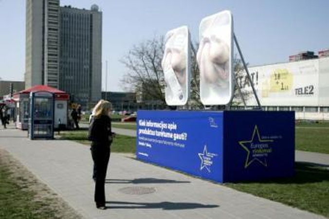 Pastangos: Europos Komisija kol kas nesėkmingai bando įtikinti rinkėjus, kad rinkimai į EP yra svarbūs.