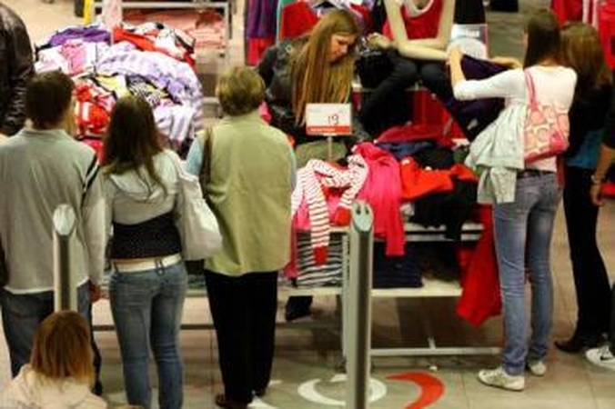 Detektyvai: tik ypač akyli pirkėjai sugeba pastebėti, ar prekybininkų skelbiamos akcijos tikros, ar ne.