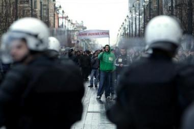 Studentai politikams parodė duris