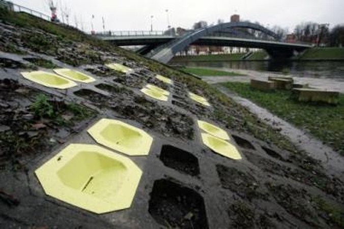 Už vardinę kėdutę Neries krantinėje – 329 litai