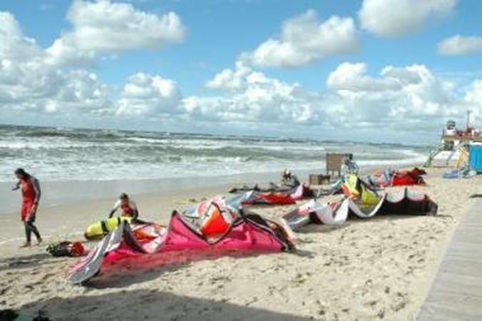 Abejingumas: nors jėgos aitvarų gerbėjų gretos sparčiai plečiasi, pajūris jiems nėra svetingas – trūksta elementariausių patogumų.
