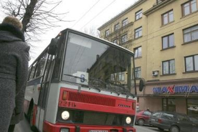 "Kauno autobusuose" vėluoja atlyginimai