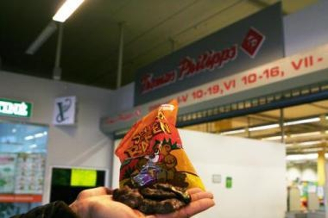 Požiūris: skundai dėl pelėsių saldainiuose prekybininkams – ne priežastis atsisakyti kelių litų pajamų.