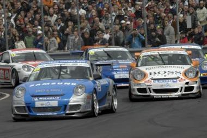 Spaudimas: Geteborgo uosto teritorijoje įrengtoje trasoje lenktynes "Carrera Cup Scandinavia" stebėjo maždaug 30 tūkst. žiūrovų.