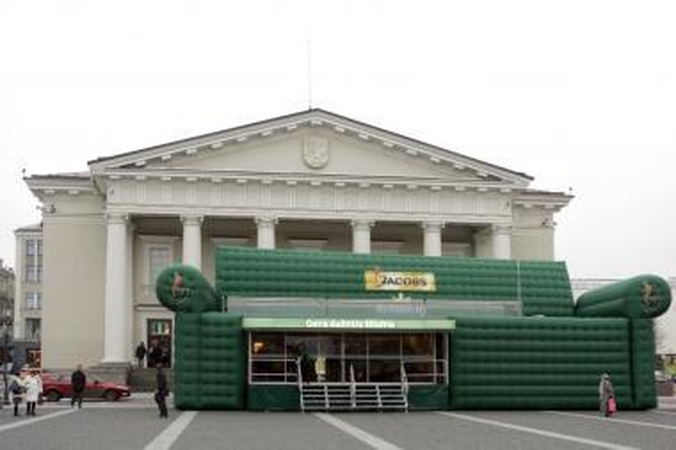 Pradžia: pirmą kartą sofa rekordininkė buvo pristatyta Brėmene, Vokietijoje.