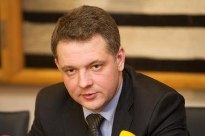 Nebenori: Liberalų sąjūdžio vadovu perrinktas E.Masiulis netikėtai gana griežtai pareiškė, kad nėra ko nė galvoti apie šios partijos galimą susijungimą su liberalcentristais.