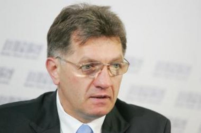 Netikėtumas: A.Butkevičiui (nuotr.) gali tekti aiškintis partijos nario R.Šadžiaus nuodėmes.