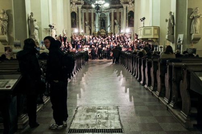 "Requiem" po bažnyčios skliautais atliko 400 žmonių