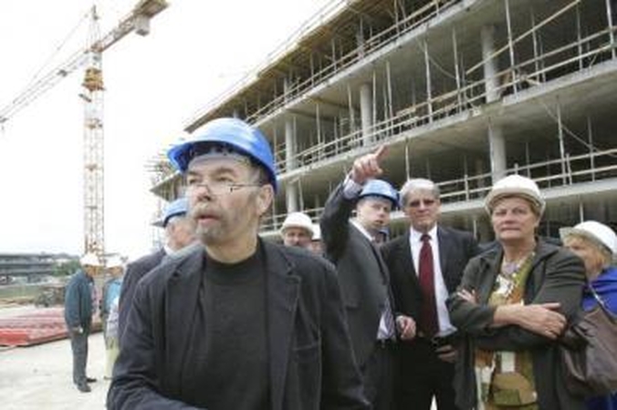 Rūpestis: E.Miliūnas visas jėgas dabar skiria arenos statybai ir jaudinasi dėl rezultato.