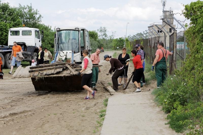 Pajūryje prie molo teks klampoti per smėlynus