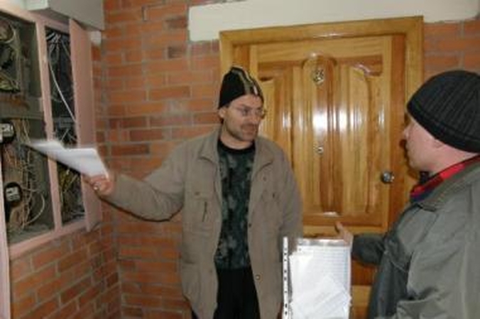 Elektros tiekėjai kratosi bendrabučių
