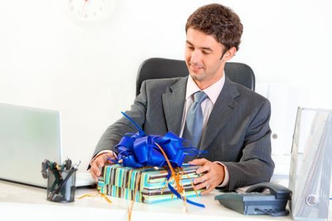 Prekiaujantys dovanomis kraustosi į internetą