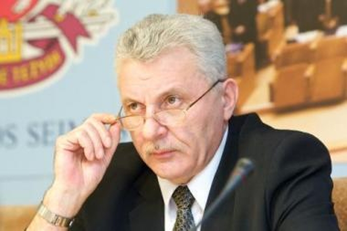 Planai: Seimo Etikos ir procedūrų komisijos pirmininkas A.Salamakinas neatmeta, kad bus siūloma sugriežtinti vadinamųjų kanceliarinių išlaidų panaudojimo taisykles.