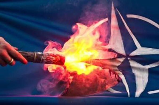 Šnipas: NATO pareigūnai įtaria, kad H.Simmas niekuomet nebuvo nutraukęs ryšių su Maskva, o jo padaryta žala Aljansui – milžiniška.