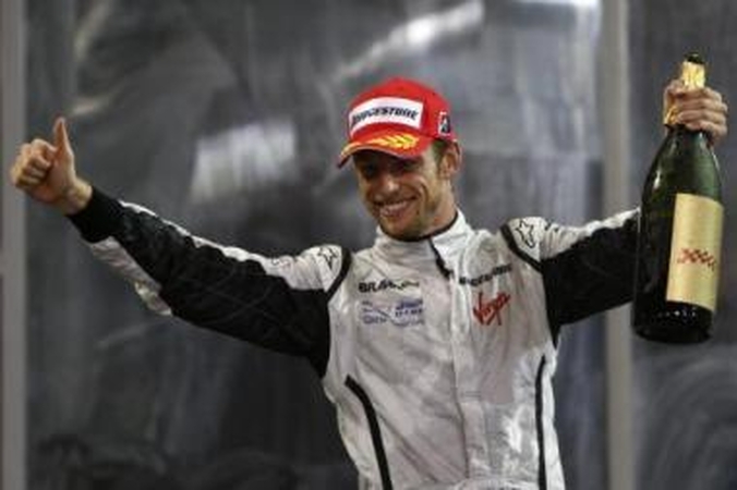 Titulas: J.Buttonas pirmą kartą per savo karjerą tapo "Formulės 1" lenktynių pasaulio čempionu.
