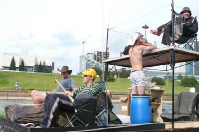 Įspūdis: keliautojai ant plausto atrodė lyg sėdėdami namie prieš televizorių.