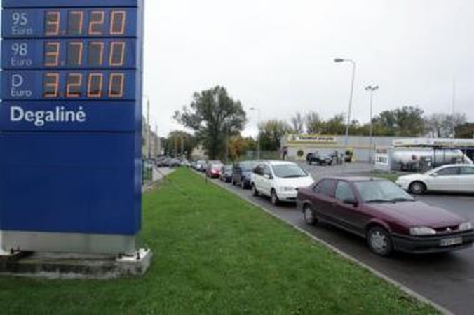 Išimtis: tokių degalų kainų, kokias praėjusią savaitę siūlė kai kurios degalinės sostinės Naujamiestyje, pavyksta pamatyti nedažnai.