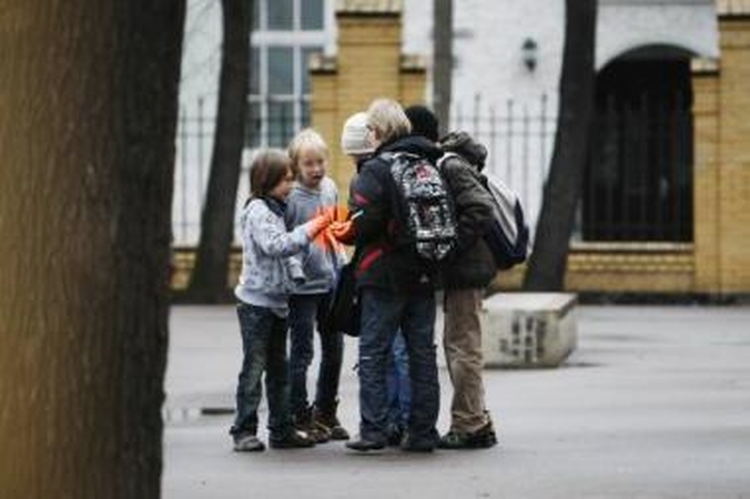 Po kojomis jau vėl pokši petardos